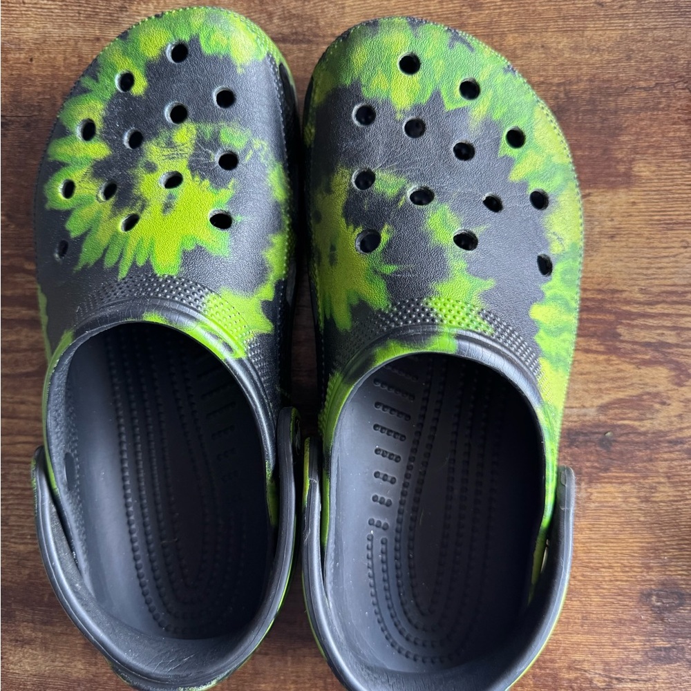 CROCS Green and Black Sandals with Perforated Design